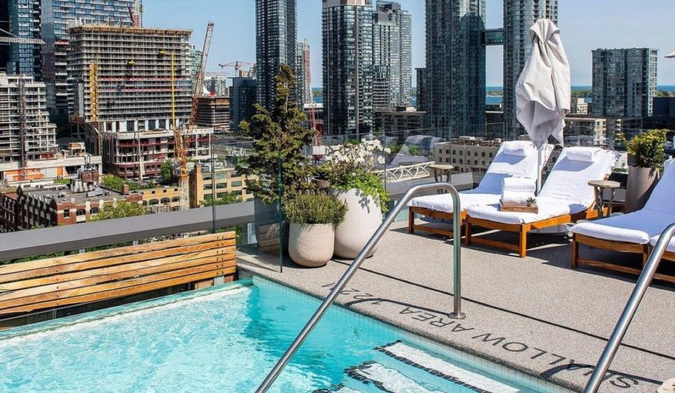 9 Toronto Rooftop Bars That Will Take You To New Heights